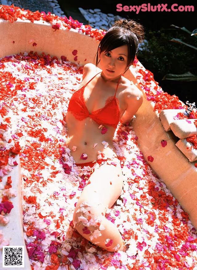 Ayaka Komatsu - Acrobats Naked Diva